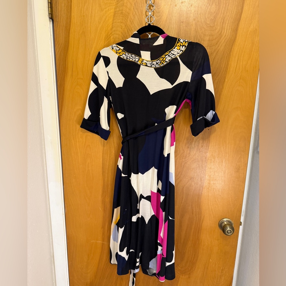 Diane Von Furstenberg Black and Pink silk Mini Dress - Picture 3 of 3